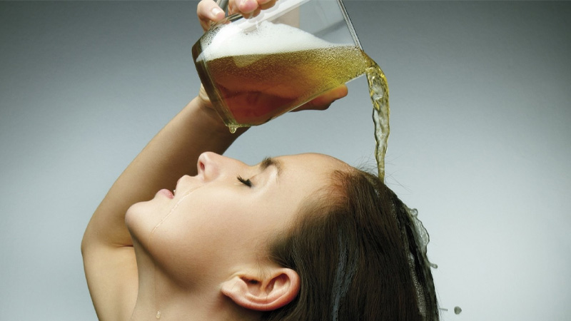 Dưỡng tóc bằng bia