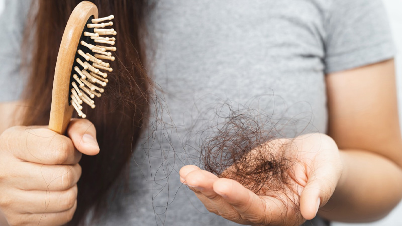 nguyên nhân rụng tóc ở nữ